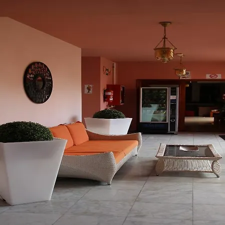 Marola Park Apartment *